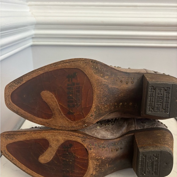 Corral A1098 Women’s Embroidered Tan Heeled Boots - Picture 9 of 15